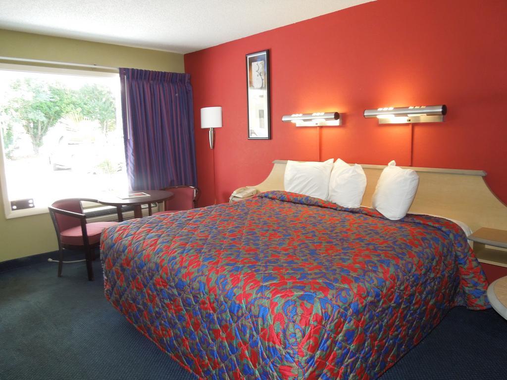 Red Roof Inn Williamsburg Room photo